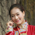 女人跪撅夹乳调教伺候主人
