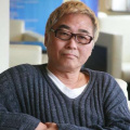 充满了泡沫的浴室