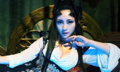 被监视器拍到的男女